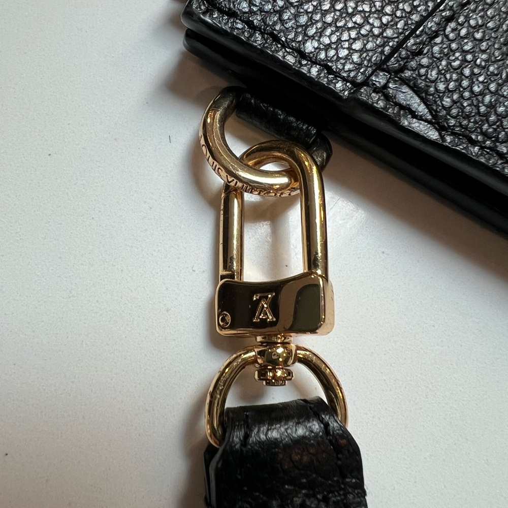 🩷🩷🩷 Louis Vuitton Black Monogram Wristlet-Melanie Pochette MM - Picture 6 of 16